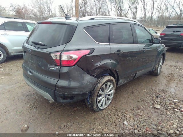 1FMCU9J9XJUB27122 Ford Escape Titanium