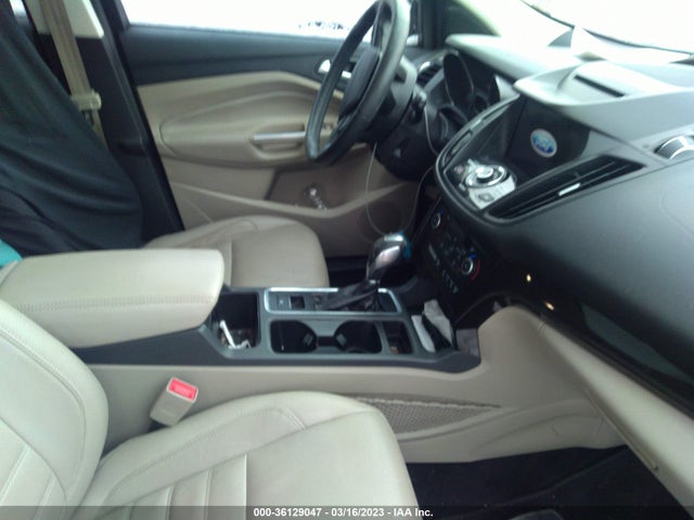 1FMCU9J9XJUB27122 Ford Escape Titanium