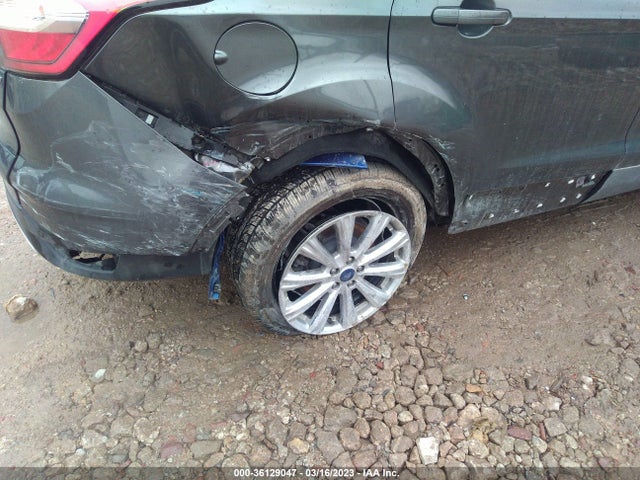 1FMCU9J9XJUB27122 Ford Escape Titanium