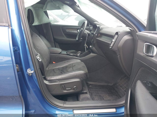 2021 Volvo XC40, VIN: YV4162UMXM2609244