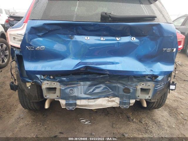 2021 Volvo XC40, VIN: YV4162UMXM2609244