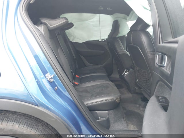 2021 Volvo XC40, VIN: YV4162UMXM2609244