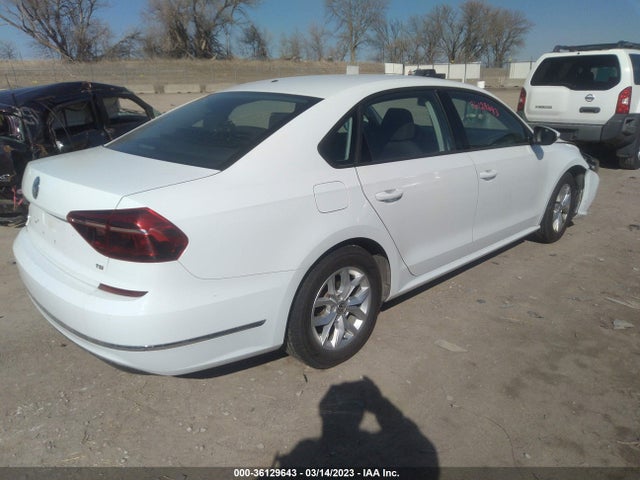 1VWAA7A30JC045567 Volkswagen Passat 2.0t S/r-line
