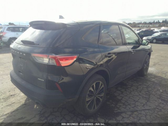 1FMCU9G69NUB12615 Ford ESCAPE SE