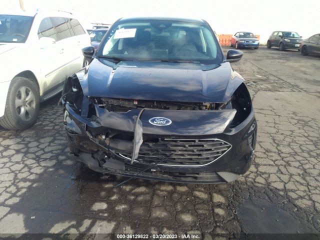 1FMCU9G69NUB12615 Ford ESCAPE SE