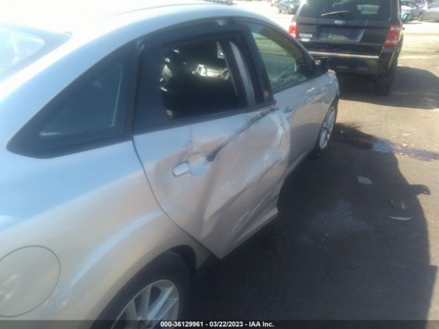 1FADP3F2XFL295600 Ford FOCUS SE
