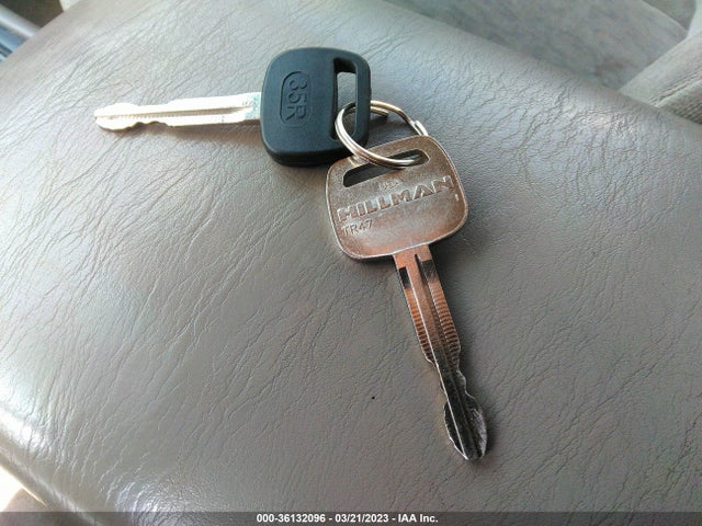 2003 TOYOTA AVALON XL/XLS VIN: 4T1BF28B03U316547