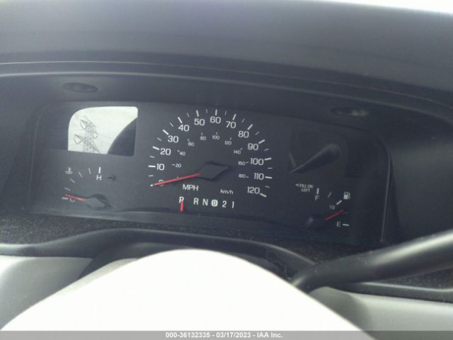 1LNHM82W1XY658991 Lincoln Town Car Signature