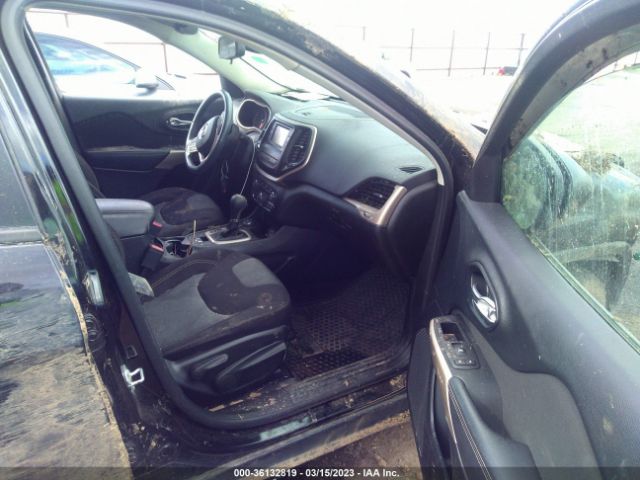 1C4PJMAB2HW571081 Jeep Cherokee Sport