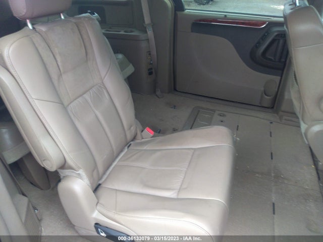 2C4RC1GG8ER464240 Chrysler Town & Country Limited