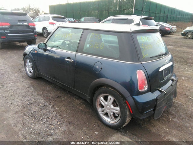 2006 MINI COOPER WMWRC33516TJ74221 Photo 2