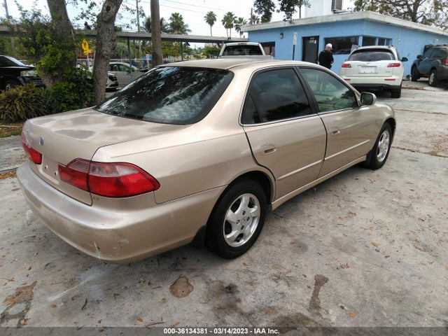 2000 HONDA ACCORD SDN EX W/LEATHER VIN: 1HGCG5664YA081867