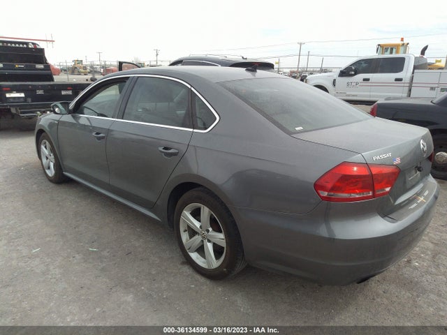 1VWAT7A39EC021056 Volkswagen Passat Wolfsburg Ed