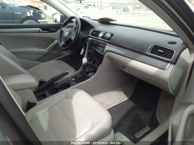 1VWAT7A39EC021056 Volkswagen Passat Wolfsburg Ed