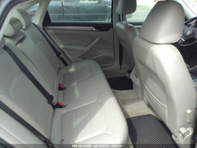 1VWAT7A39EC021056 Volkswagen Passat Wolfsburg Ed