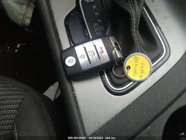 KNDCB3LC6H5048227 KIA NIRO LX