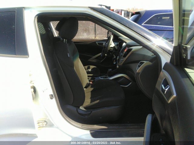 2016 Hyundai Veloster, VIN: KMHTC6AD3GU256186