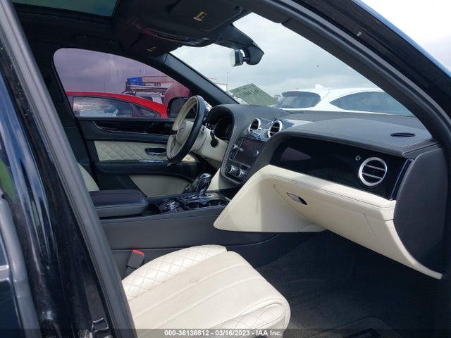 2018 Bentley Bentayga, VIN: SJAAC2ZV4JC017200