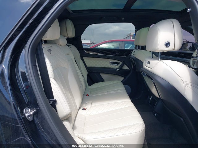 2018 Bentley Bentayga, VIN: SJAAC2ZV4JC017200