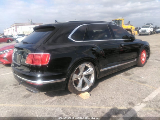 2018 Bentley Bentayga, VIN: SJAAC2ZV4JC017200