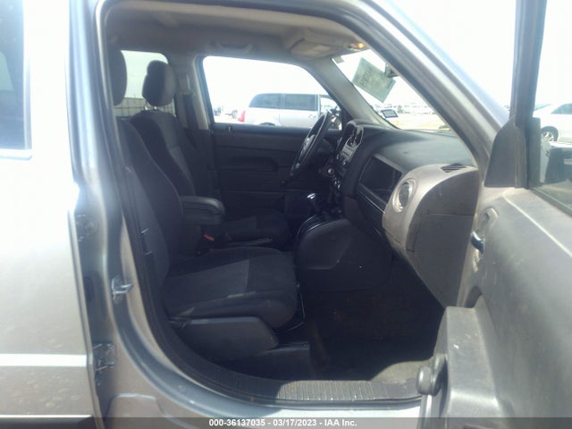 1C4NJPBBXGD809986 Jeep Patriot Sport