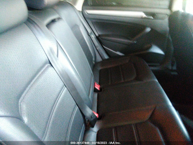 Volkswagen Passat 1.8t Limited Edition 2015 1VWAT7A38FC097790 Image 9