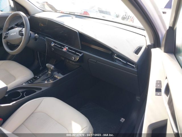 KNDCR3LE0P5062202 KIA NIRO EX