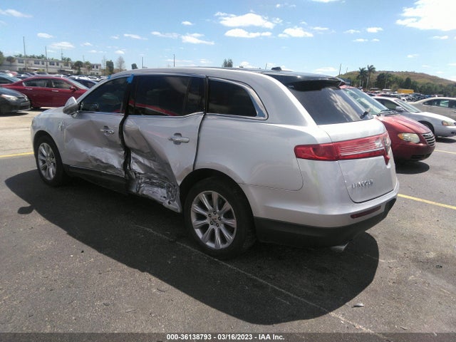 2018 Lincoln MKT, VIN: 2LMHJ5FK8JBL00200