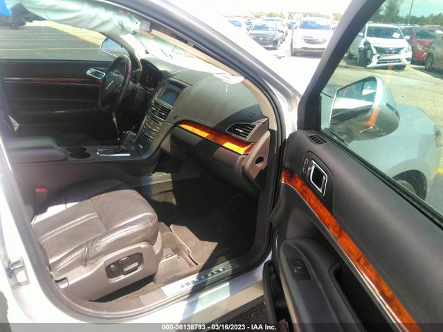 2018 Lincoln MKT, VIN: 2LMHJ5FK8JBL00200