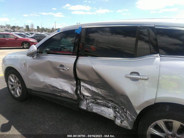 2018 Lincoln MKT, VIN: 2LMHJ5FK8JBL00200