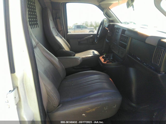 Chevrolet EXPRESS CARGO VAN 2017 1GCWGAFF9H1131070 Image 5