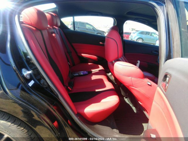 19UDE2F82NA007577 Acura Ilx Package