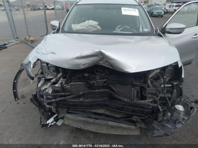 KNMAT2MT7JP525559 Nissan ROGUE SV