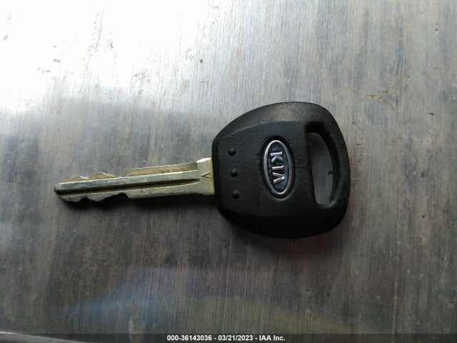 2006 KIA SEDONA LX/EX VIN: KNDMB233366095219
