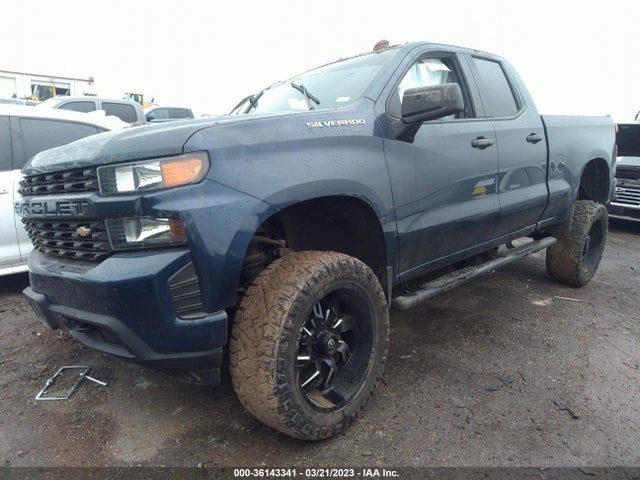Chevrolet Silverado 1500 Custom 2020 1GCRWBEH2LZ319822 Image 2