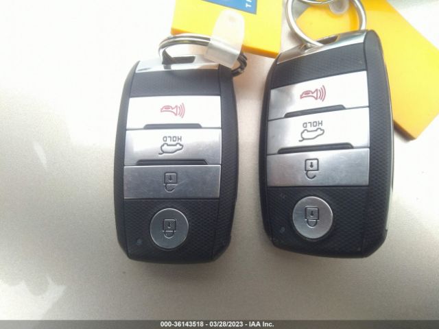 KNDCB3LC4K5351109 KIA NIRO LX
