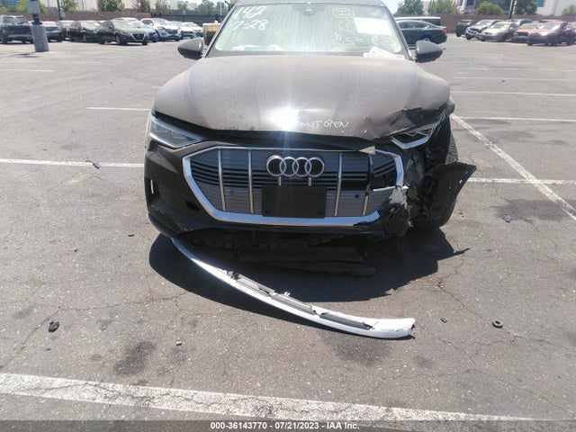 2019 Audi e-tron, VIN: WA1VABGE7KB012602