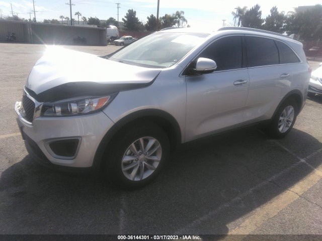 KIA SORENTO LX 2018 5XYPG4A34JG430538 Image 2