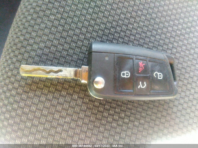3VWN57BU7KM095220 Volkswagen JETTA S