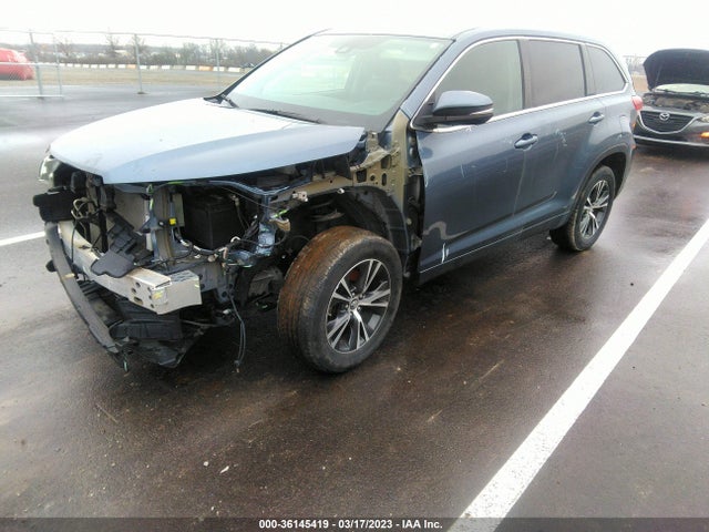 Toyota Highlander Le 2018 5TDZARFH3JS038861 Image 2