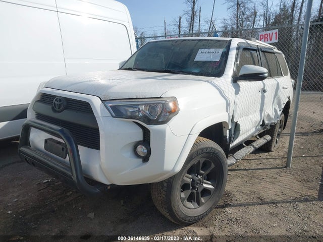 Toyota 4RUNNER SR5 2018 JTEBU5JR0J5508458 Image 2