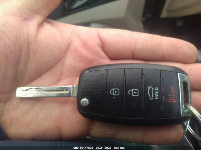 KNAGM4A78F5635160 KIA Optima Lx