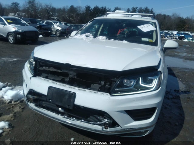 2016 Volkswagen Touareg, VIN: WVGEF9BP4GD010600