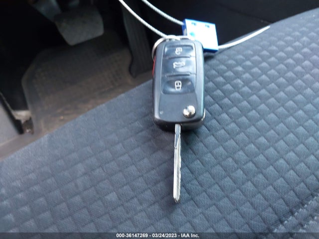 3VW2K7AJXFM418443 Volkswagen Jetta Sedan 2.0l S
