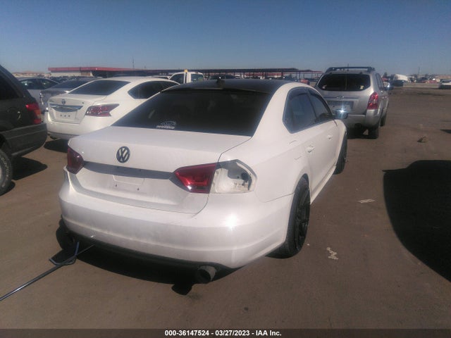 1VWBT7A3XEC073431 Volkswagen Passat Se W/sunroof & Nav