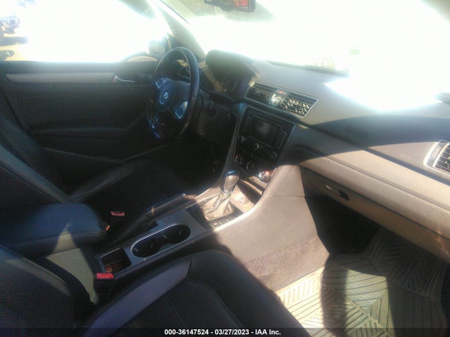 1VWBT7A3XEC073431 Volkswagen Passat Se W/sunroof & Nav