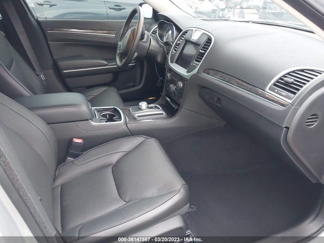 2022 Chrysler 300, VIN: 2C3CCADG2NH167839