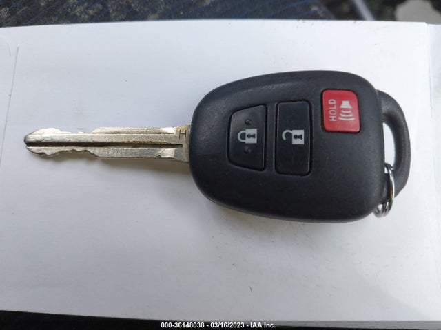 Toyota Prius C One/two/three/four 2015 JTDKDTB34F1585691 Image 3