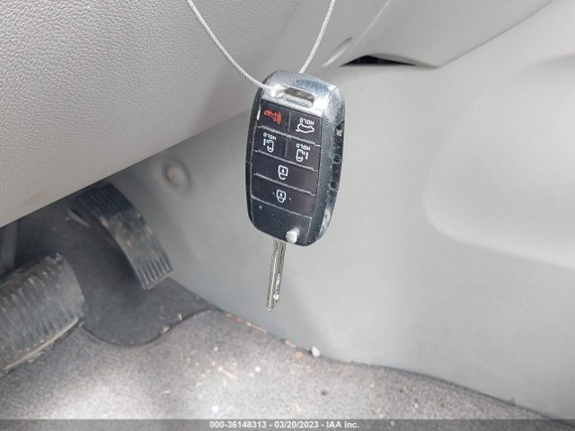KNDMB5C10F6055132 KIA SEDONA LX