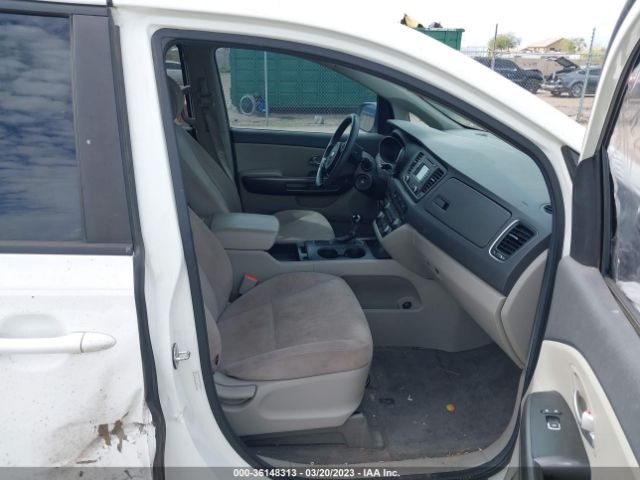 KNDMB5C10F6055132 KIA SEDONA LX